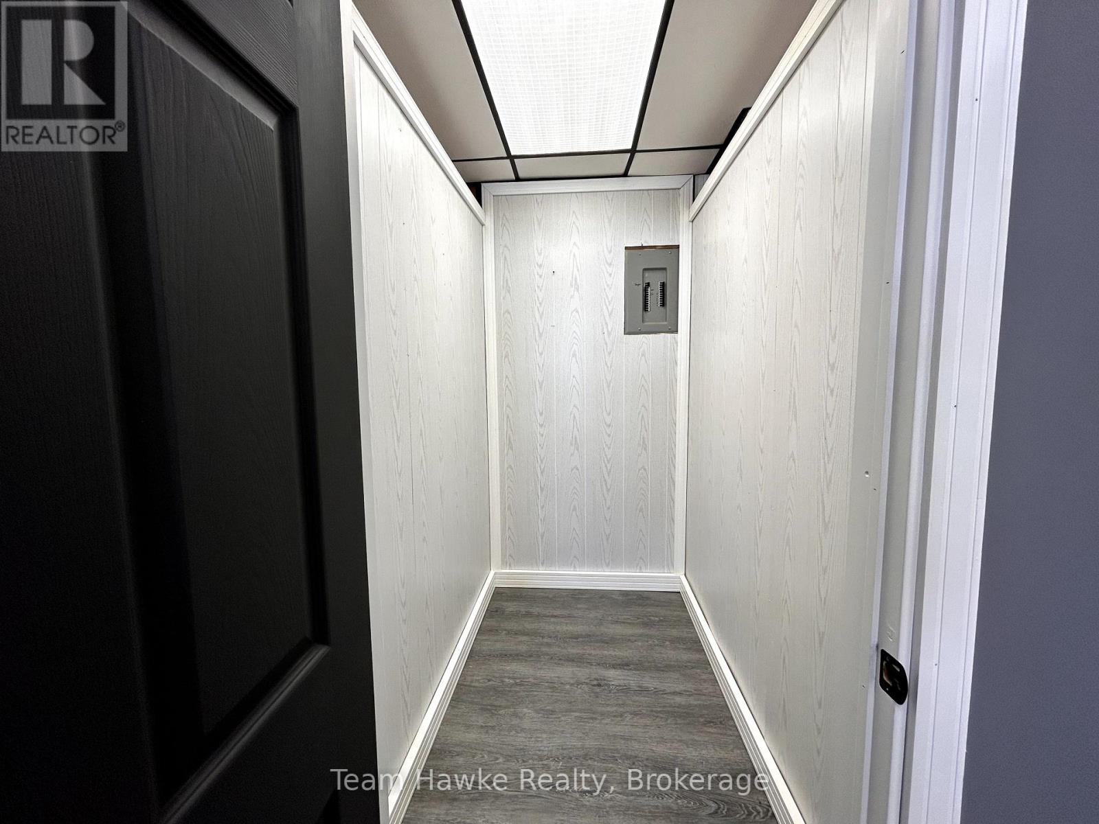 A - 521 Bay Street Property Photo 11