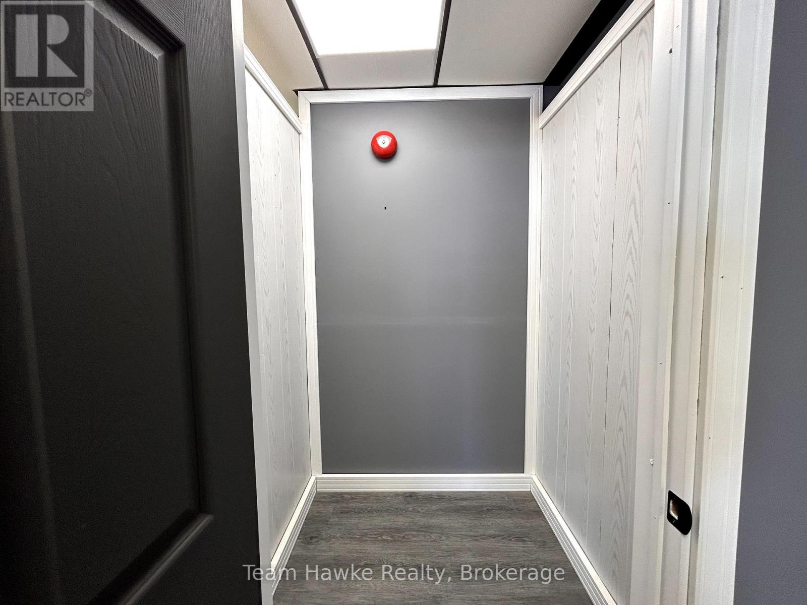 A - 521 Bay Street Property Photo 12