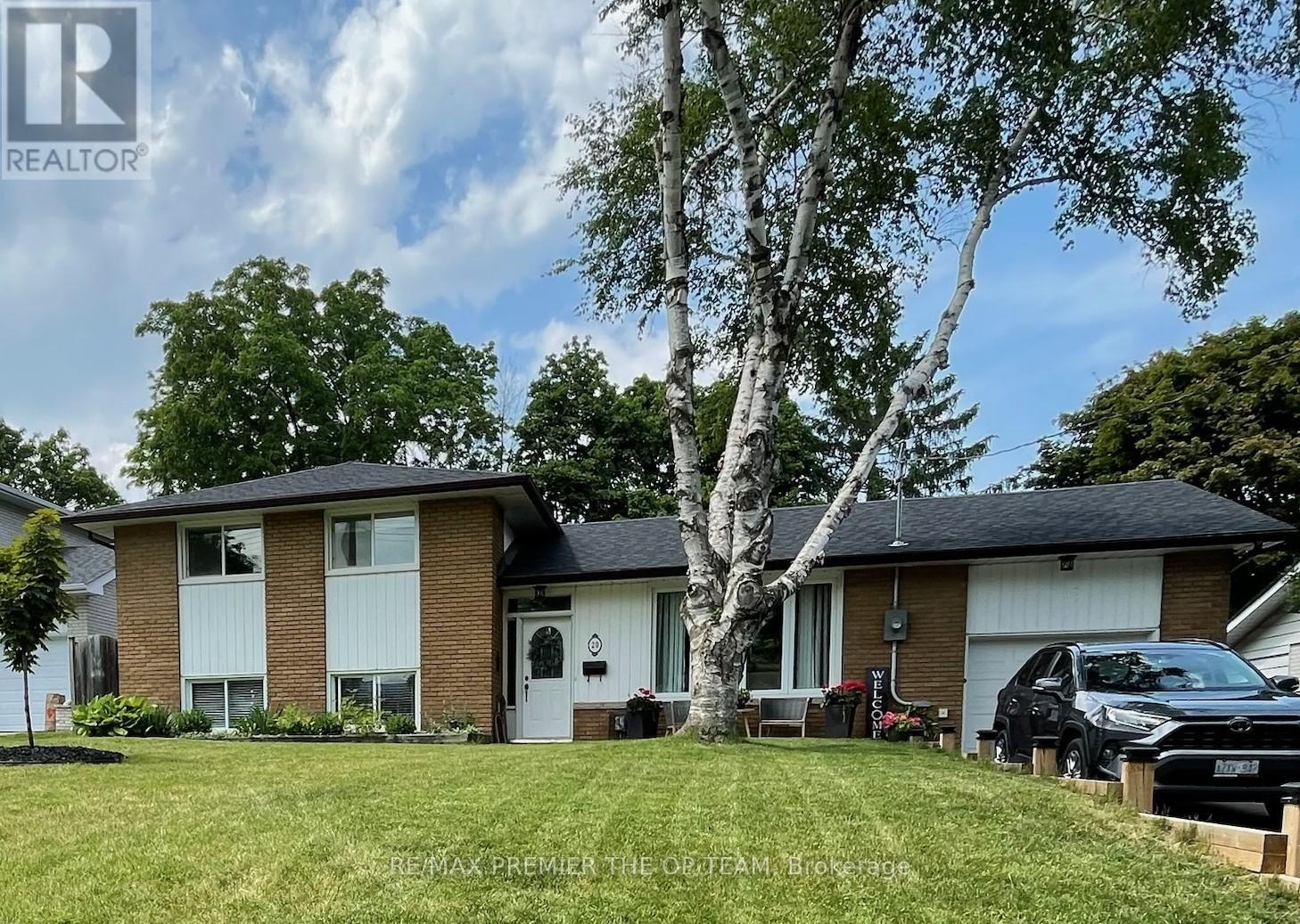 Bsmt - 20 Ottaway Avenue Property Photo 1