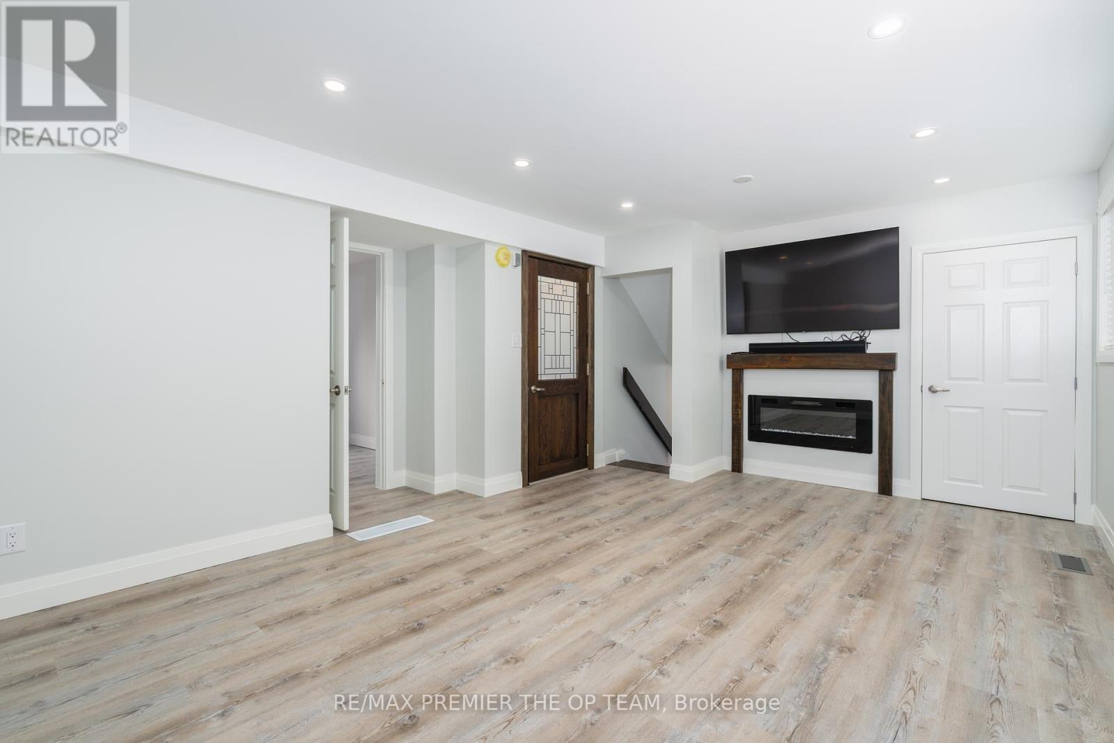 Bsmt - 20 Ottaway Avenue Property Photo 8