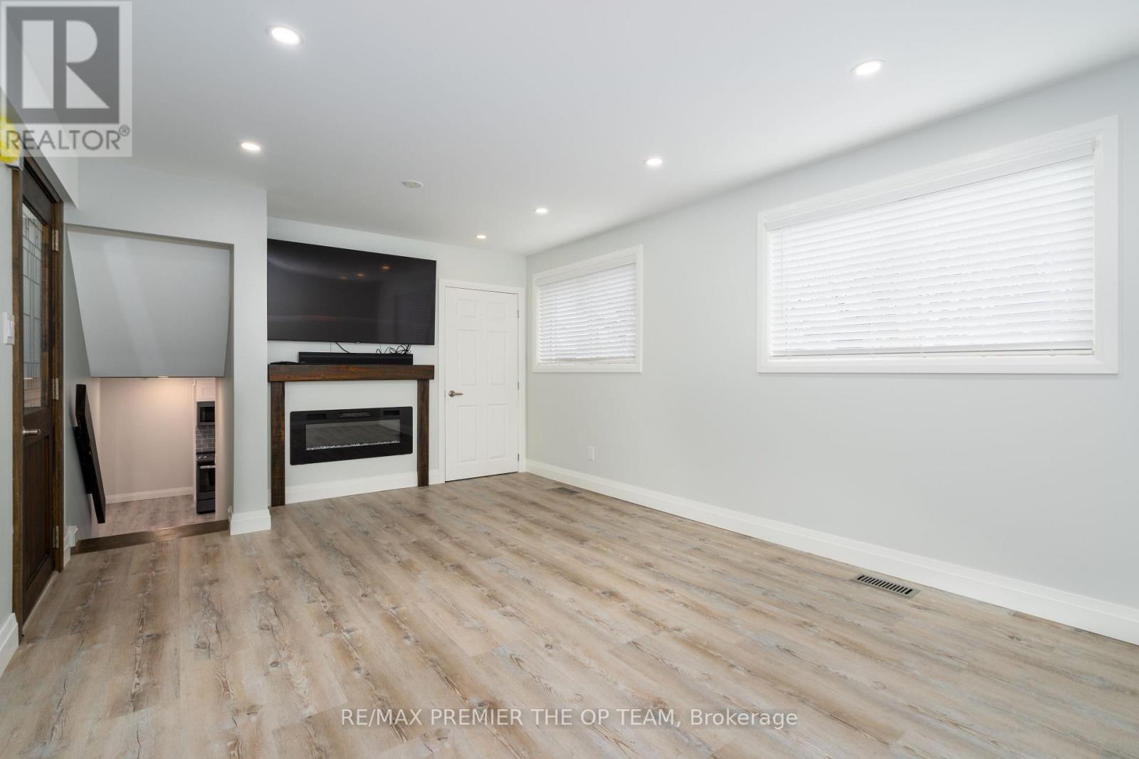 Bsmt - 20 Ottaway Avenue Property Photo 9