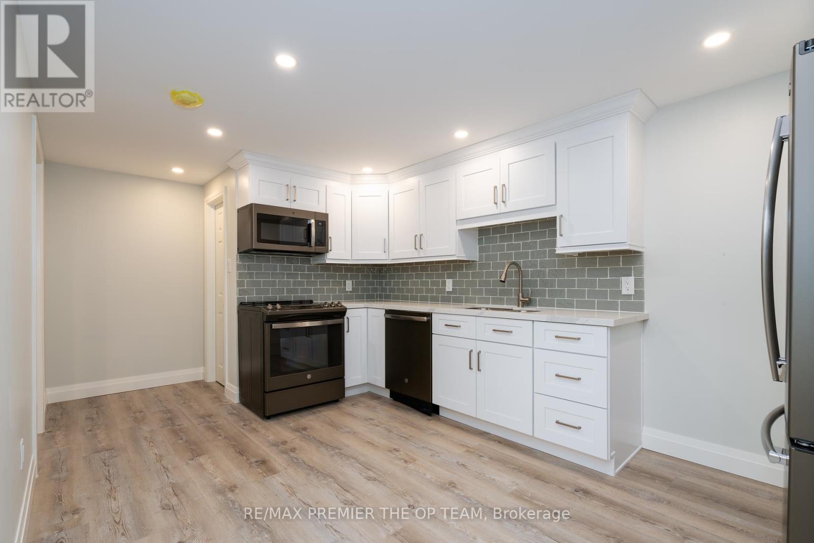 Bsmt - 20 Ottaway Avenue Property Photo 11