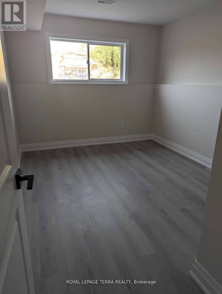 2 Joanne Crescent N Property Photo 7