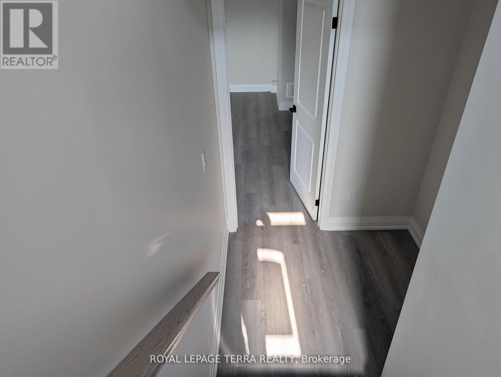 2 Joanne Crescent N Property Photo 9