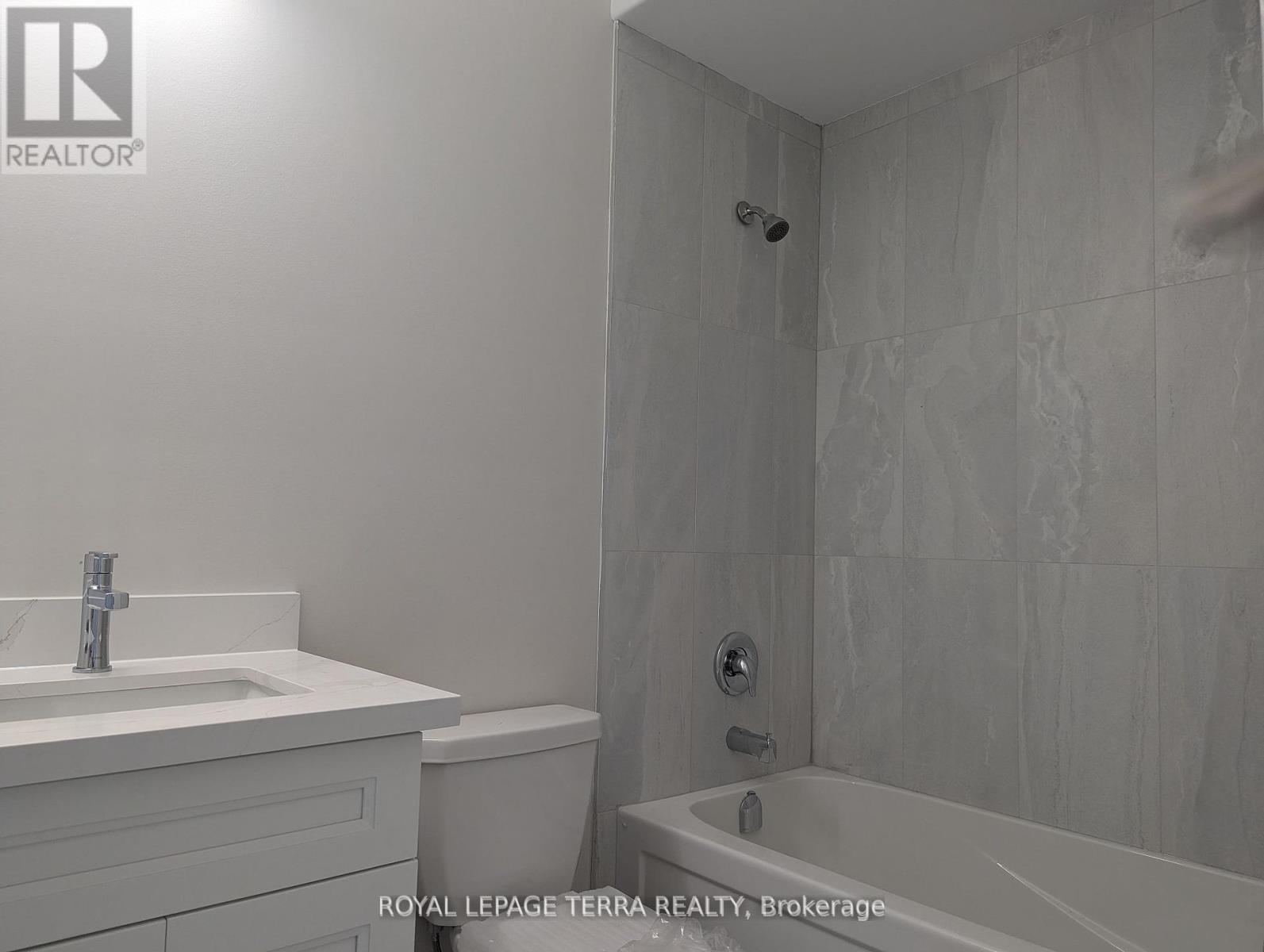 2 Joanne Crescent N Property Photo 12