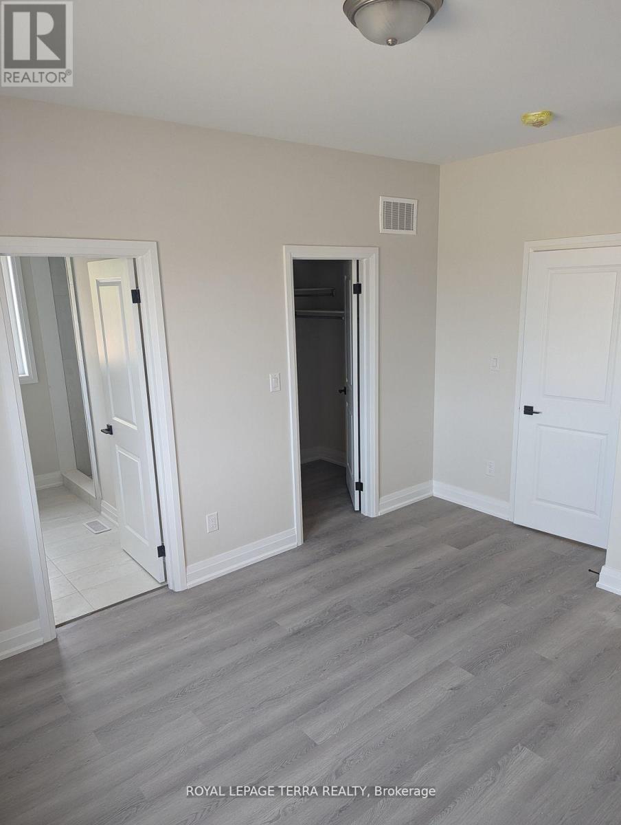 2 Joanne Crescent N Property Photo 15