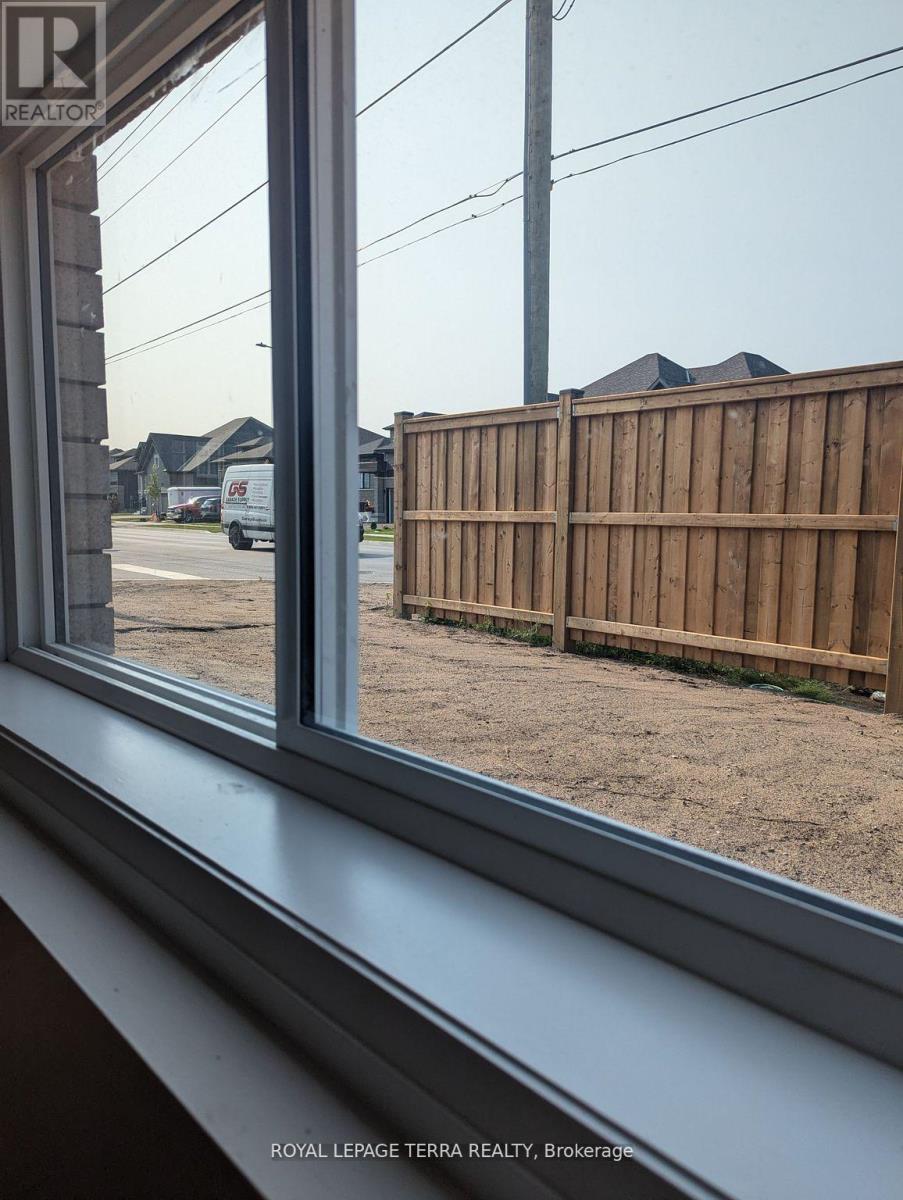 2 Joanne Crescent N Property Photo 20