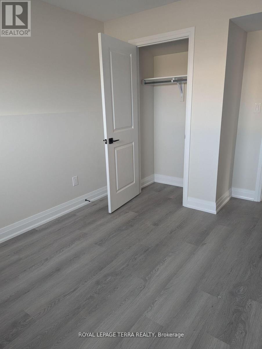 2 Joanne Crescent N Property Photo 24