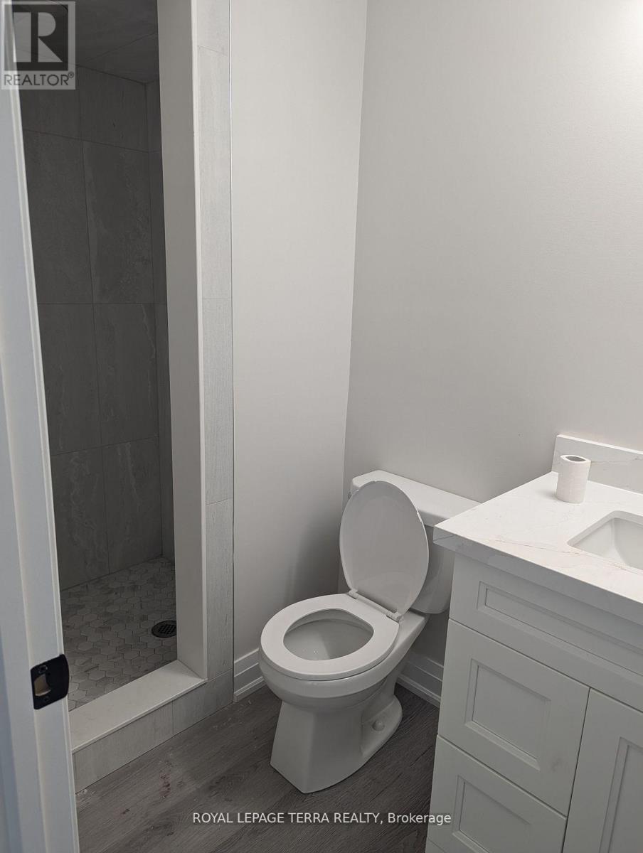 2 Joanne Crescent N Property Photo 28