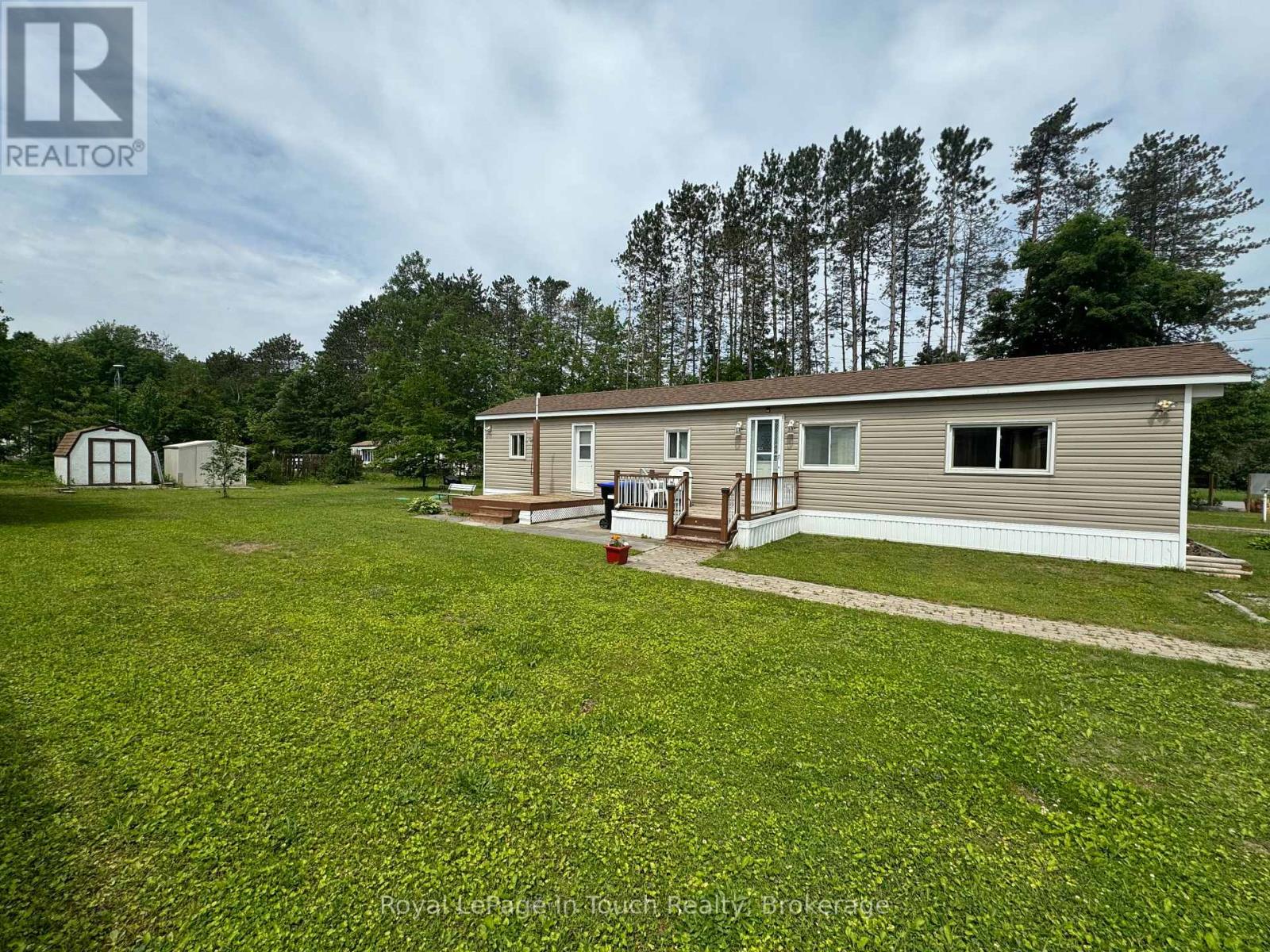 2 - 5263 Elliot Side Road Property Photo