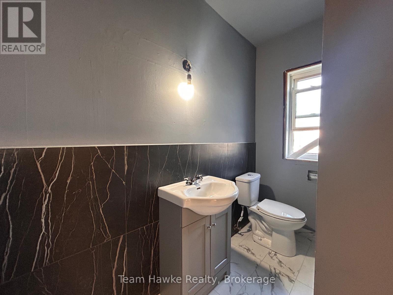 B2 - 288 King Street Property Photo 8