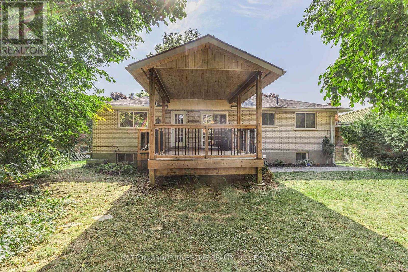 12 Roslyn Road Property Photo 5