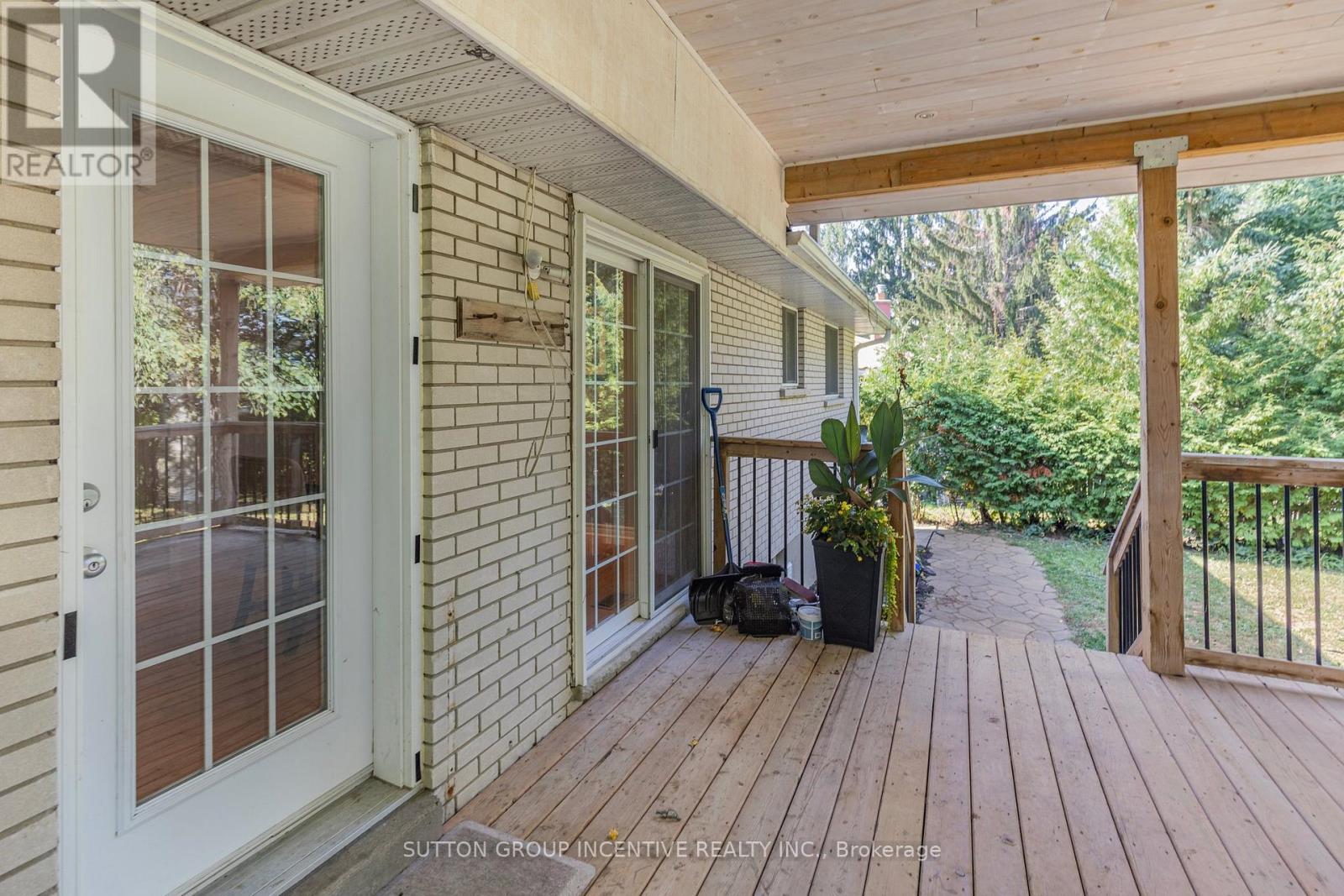 12 Roslyn Road Property Photo 8