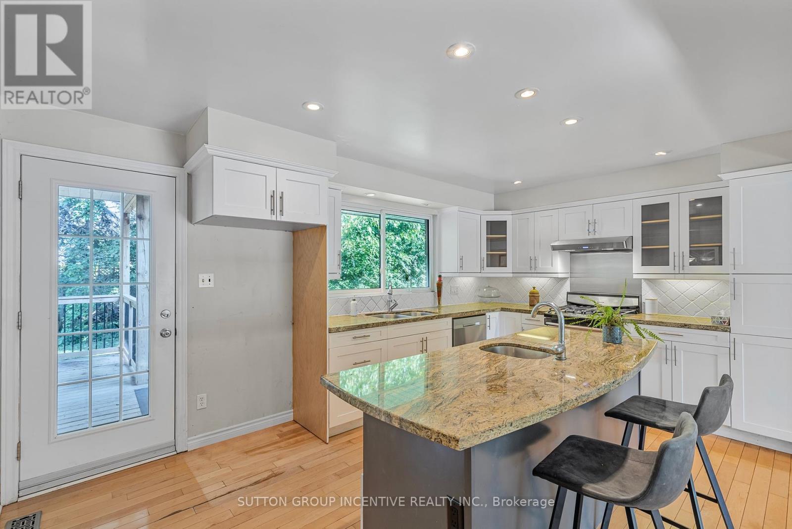 12 Roslyn Road Property Photo 10