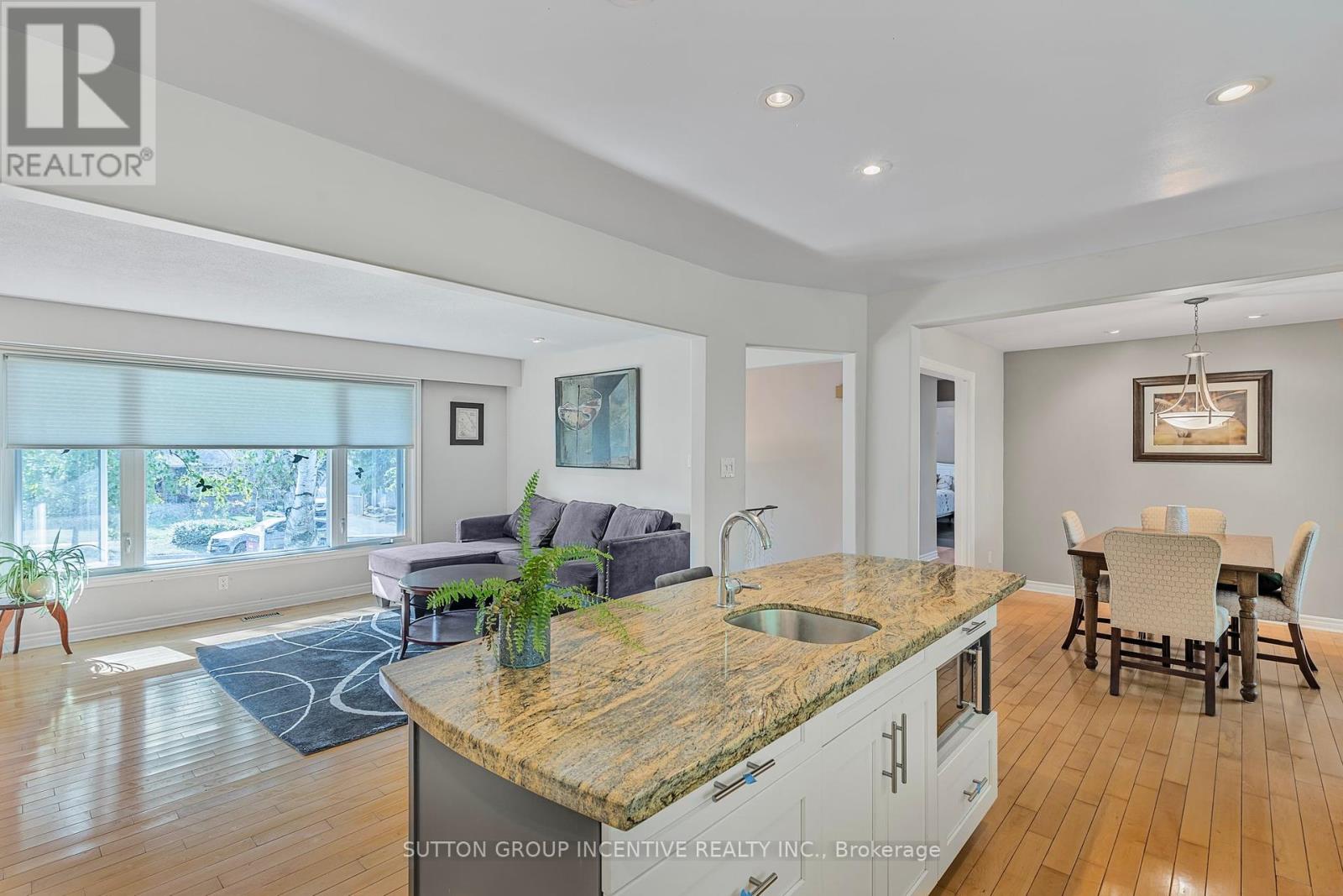 12 Roslyn Road Property Photo 12