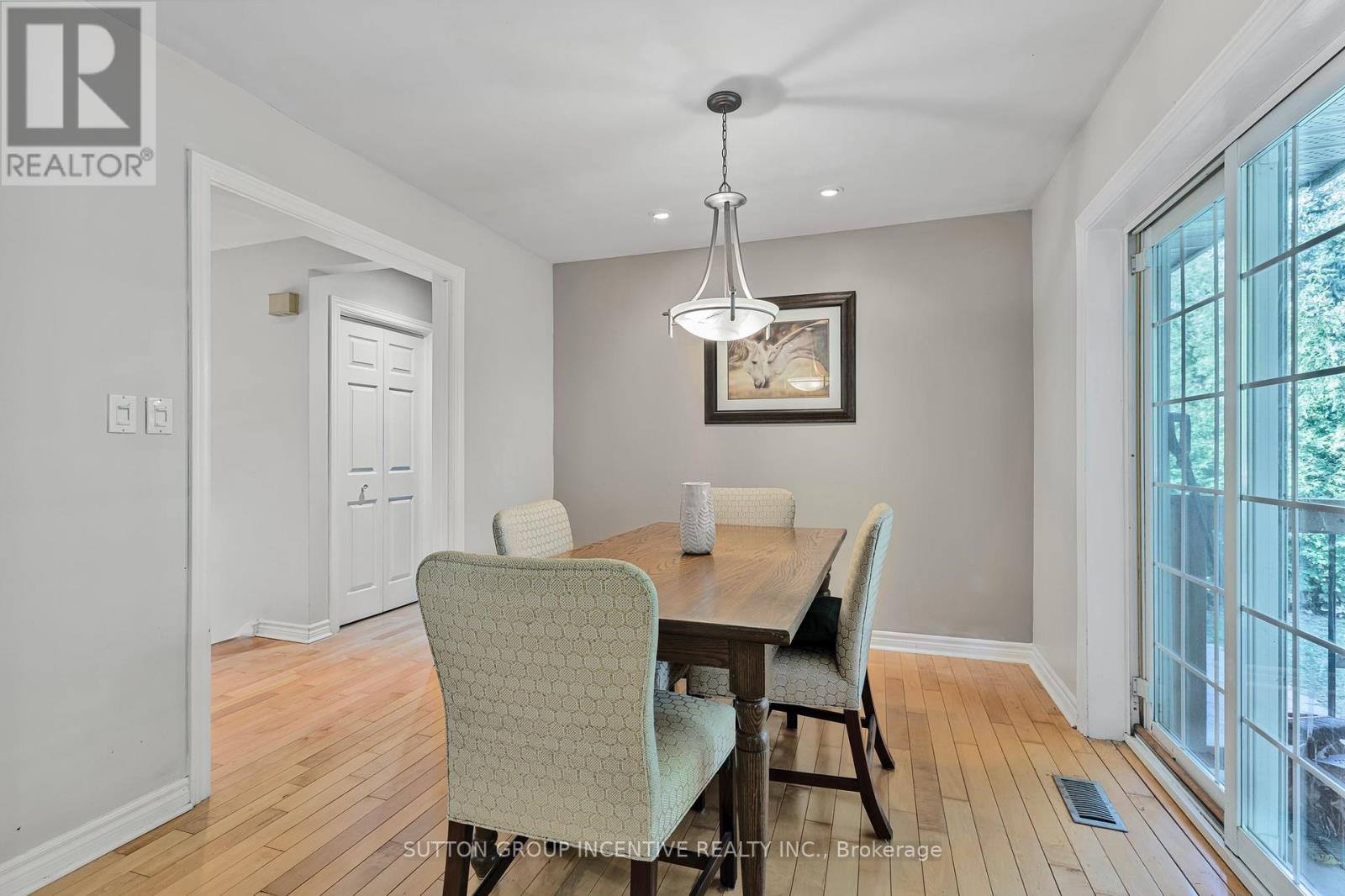 12 Roslyn Road Property Photo 13