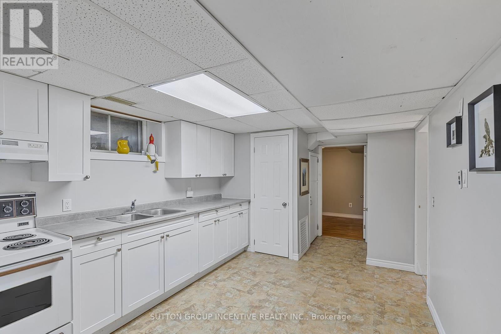 12 Roslyn Road Property Photo 19