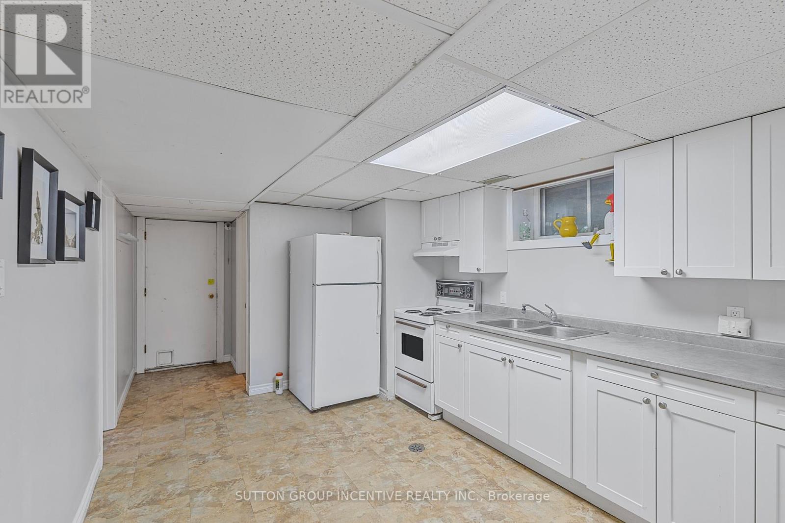 12 Roslyn Road Property Photo 20