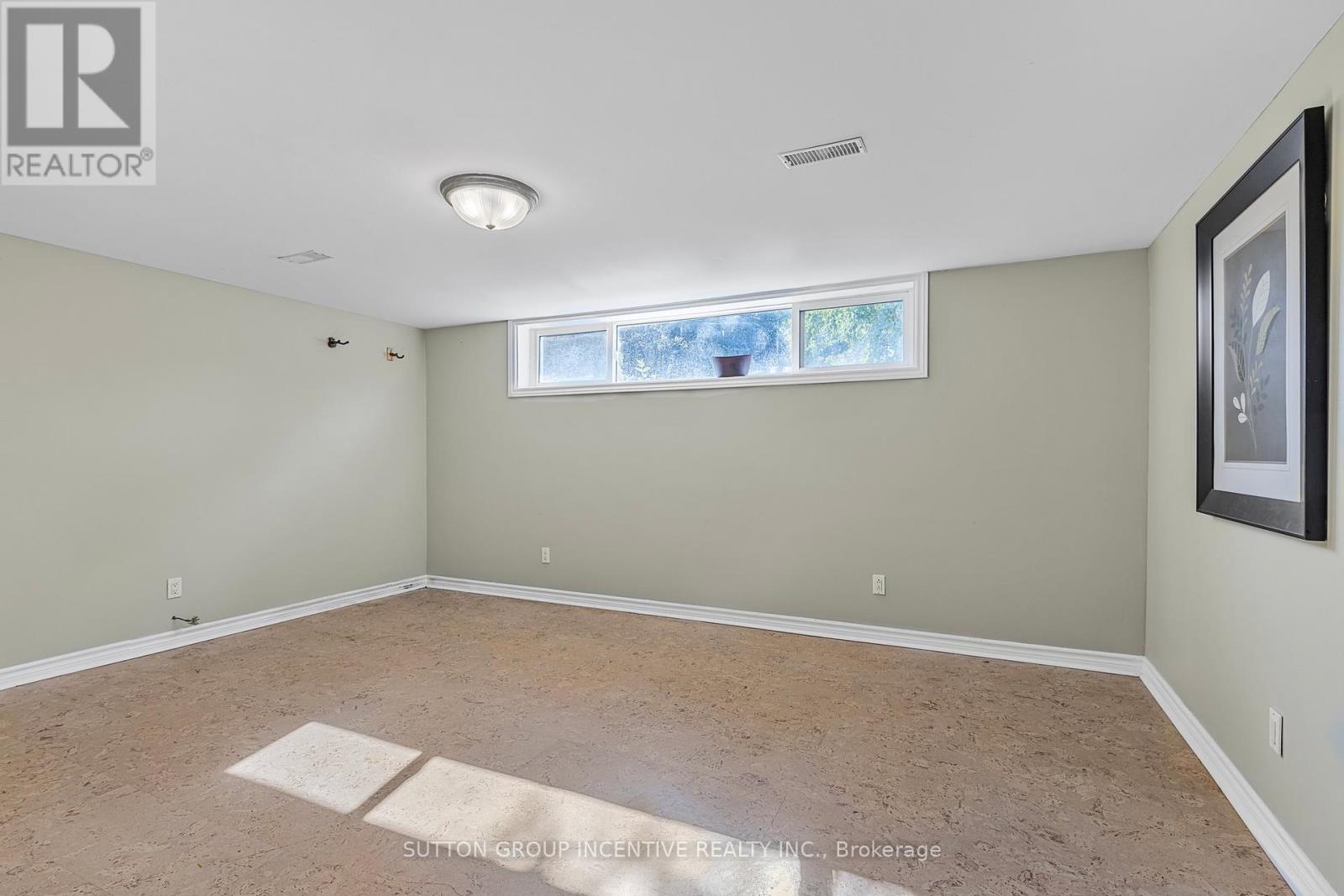 12 Roslyn Road Property Photo 22