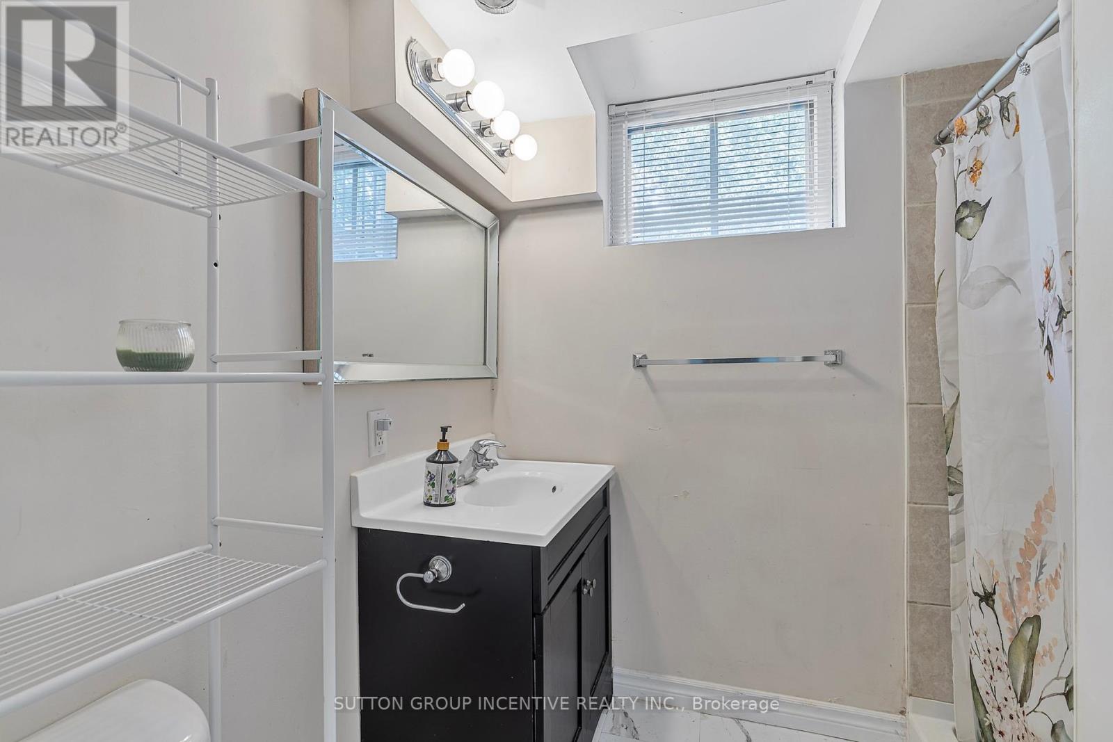 12 Roslyn Road Property Photo 24