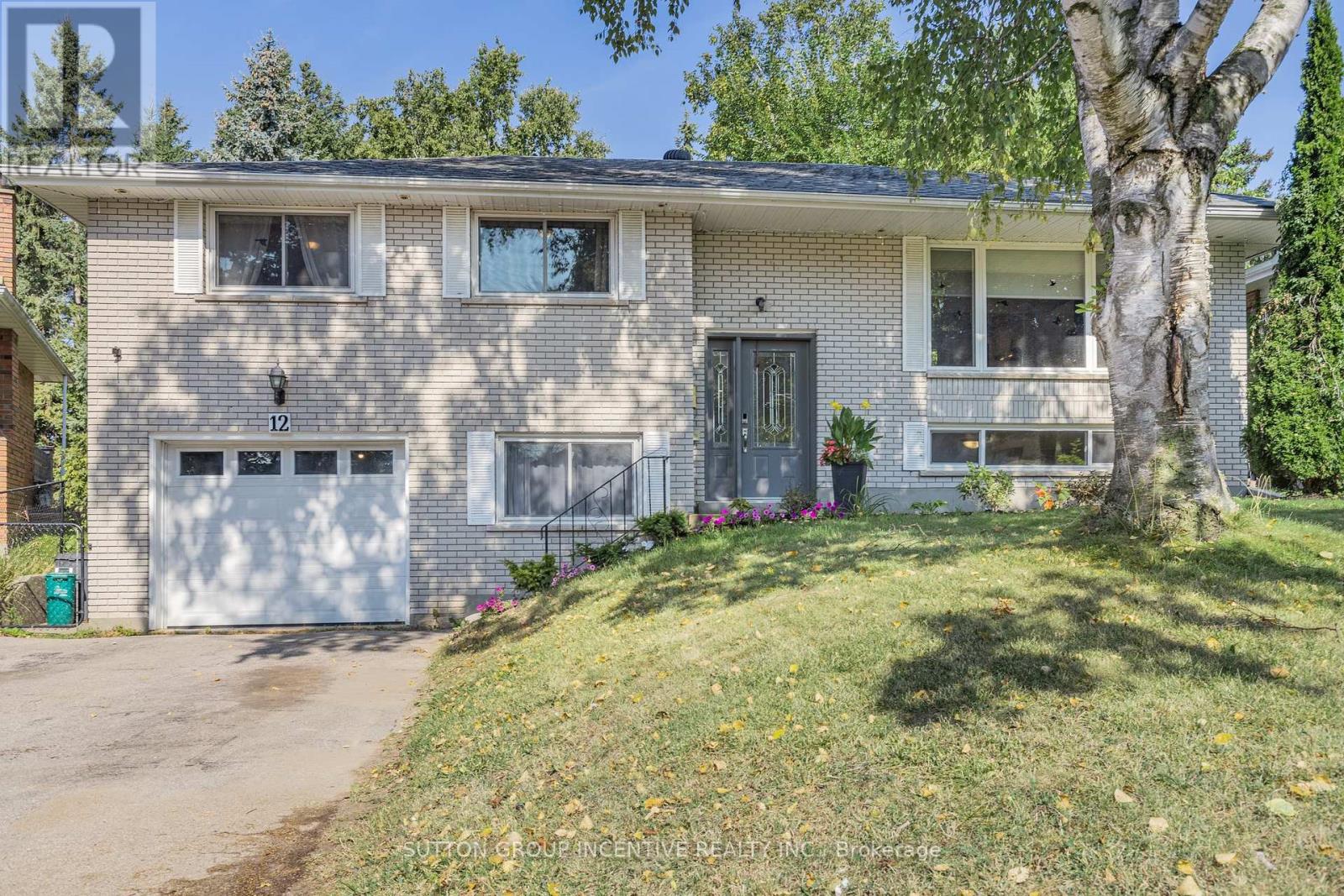 12 Roslyn Road Property Photo 27