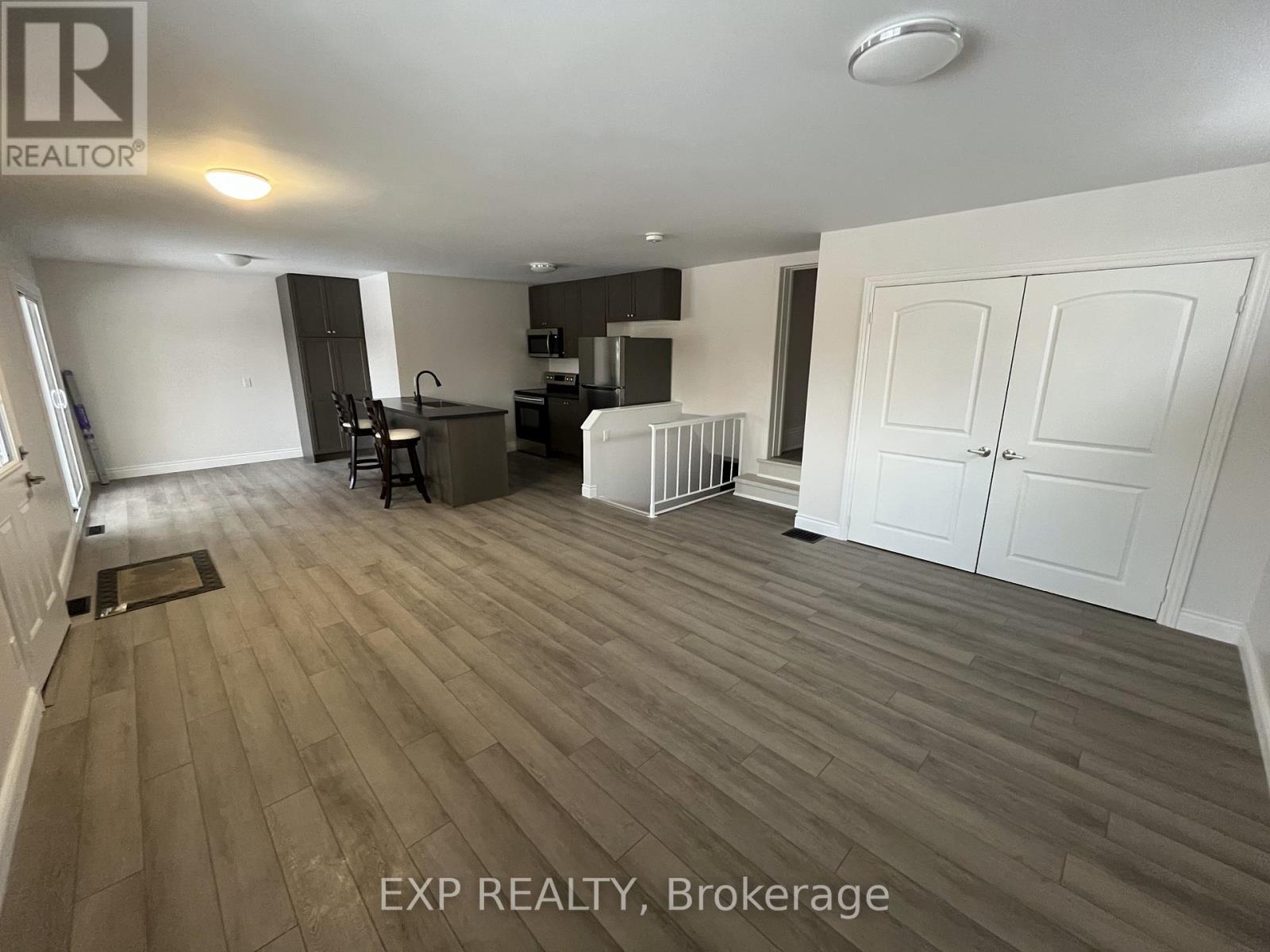 47 Grove Street E Property Photo 3