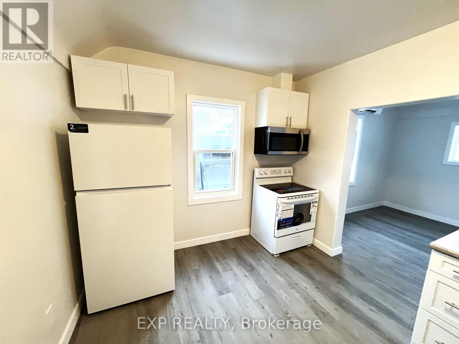 47 Grove Street E Property Photo 9