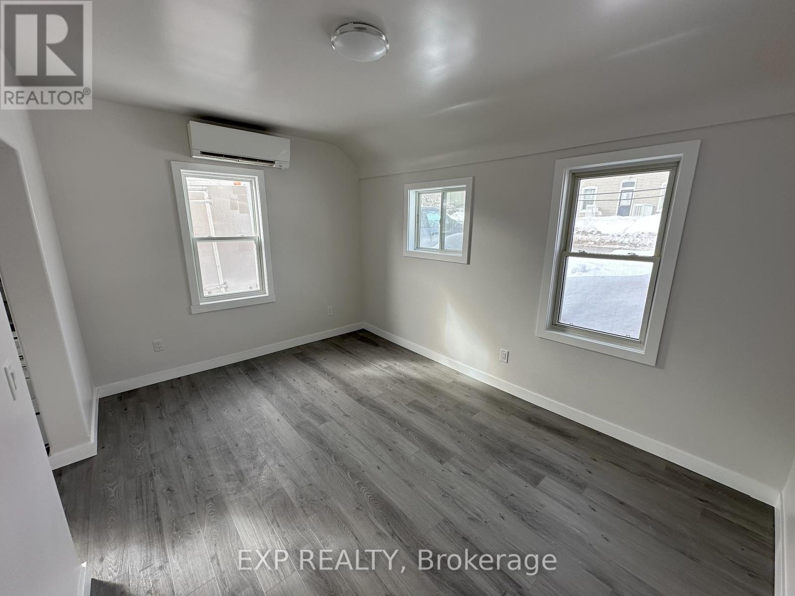 47 Grove Street E Property Photo 10
