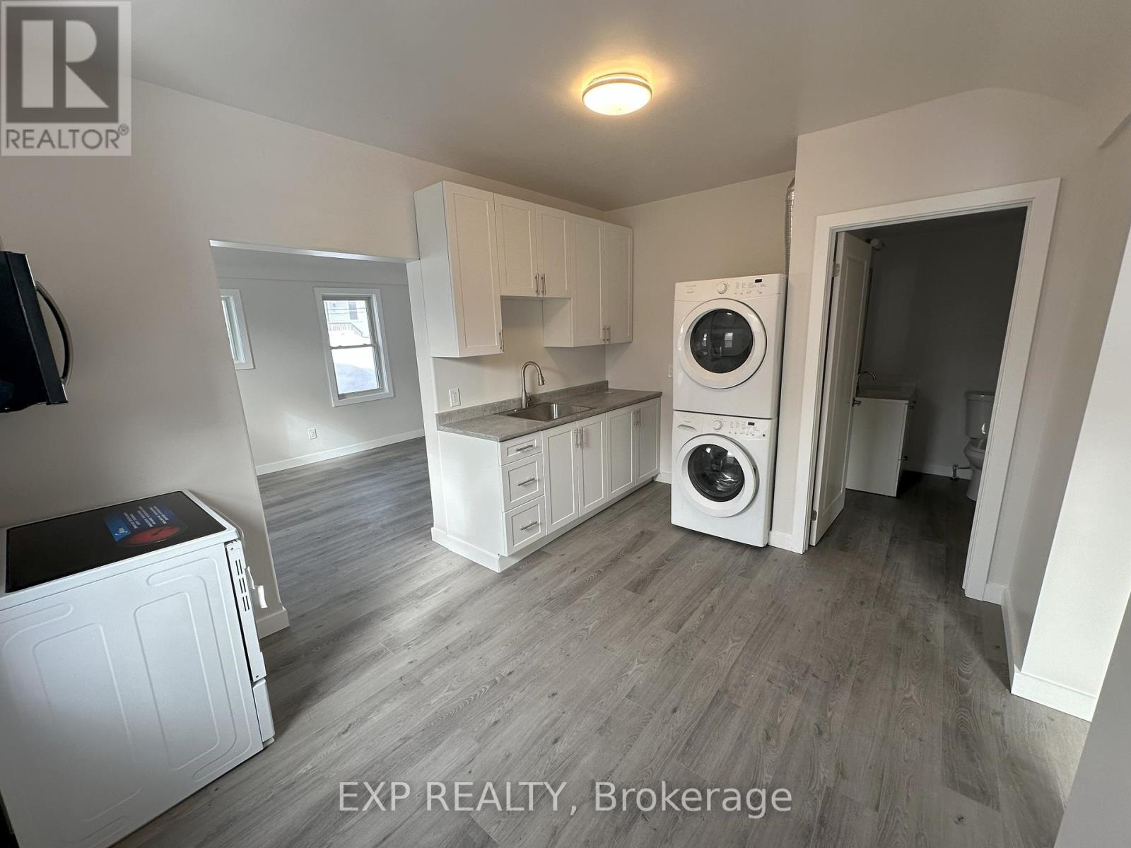 47 Grove Street E Property Photo 12