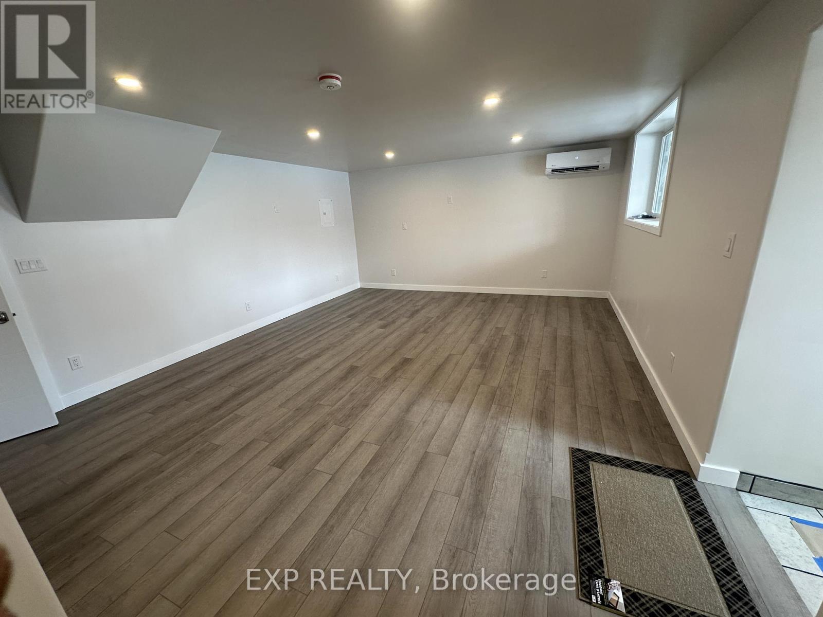 47 Grove Street E Property Photo 13