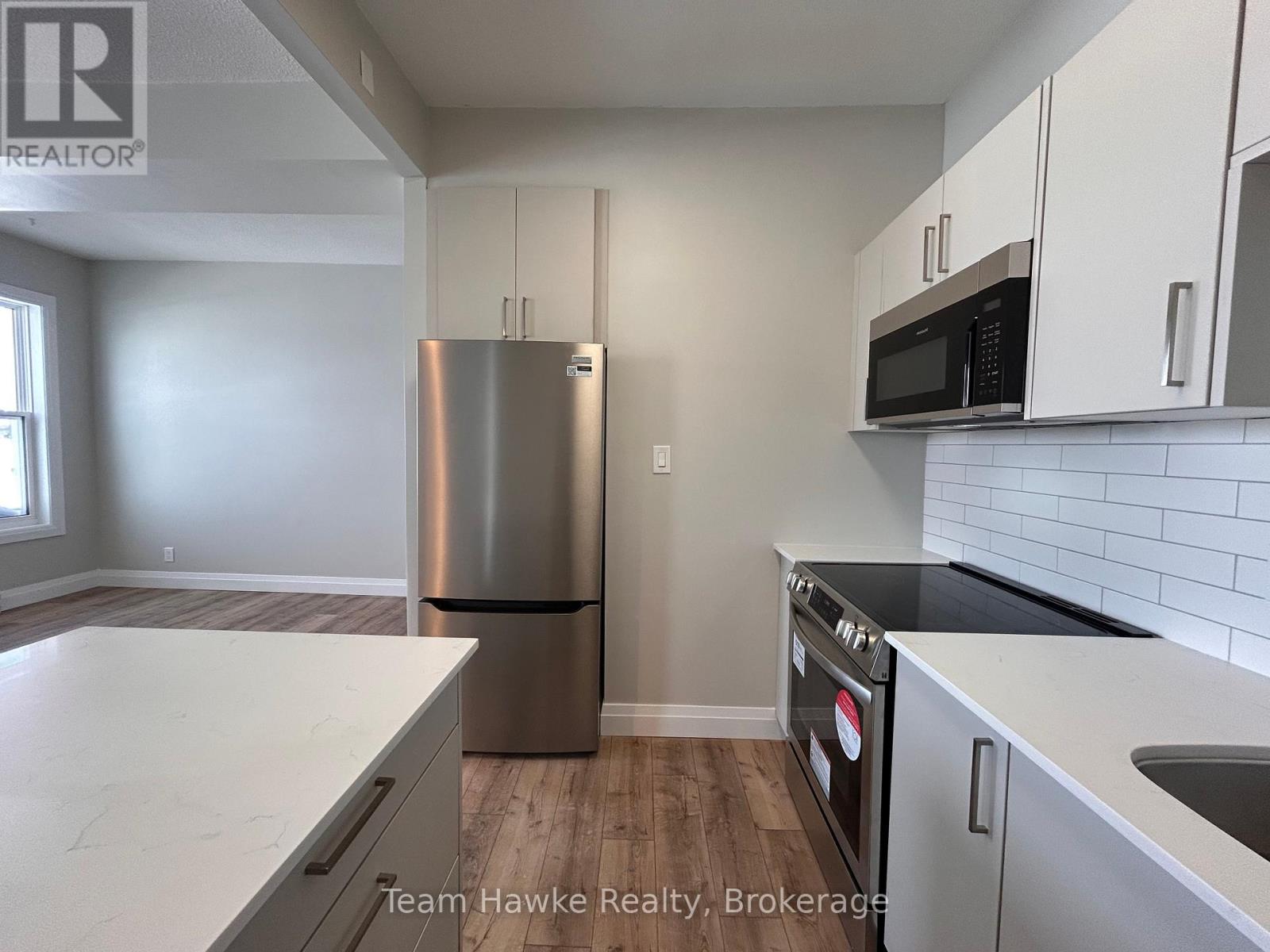 14 - 521 Bay Street Property Photo 7