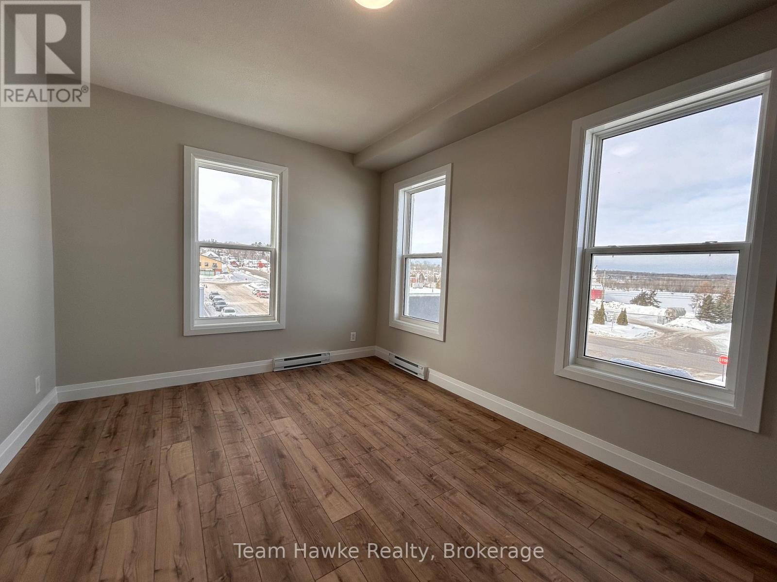 14 - 521 Bay Street Property Photo 9