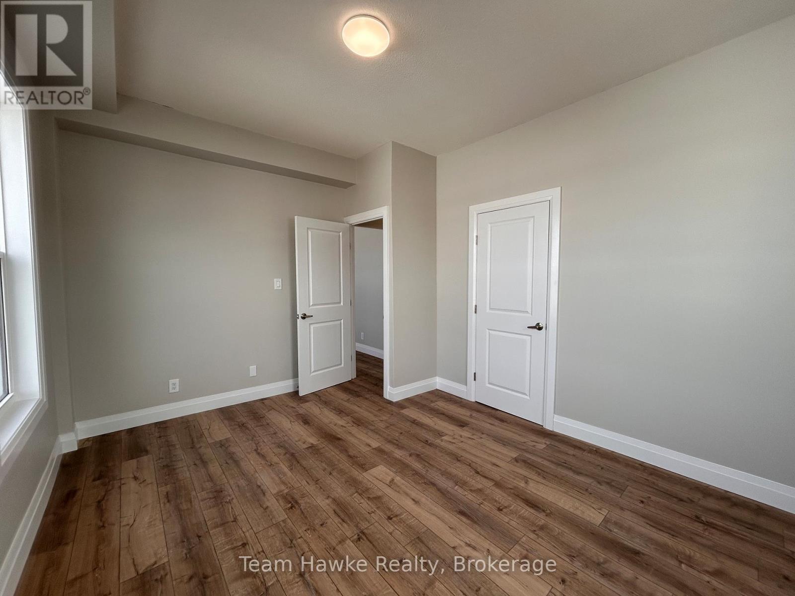 14 - 521 Bay Street Property Photo 10