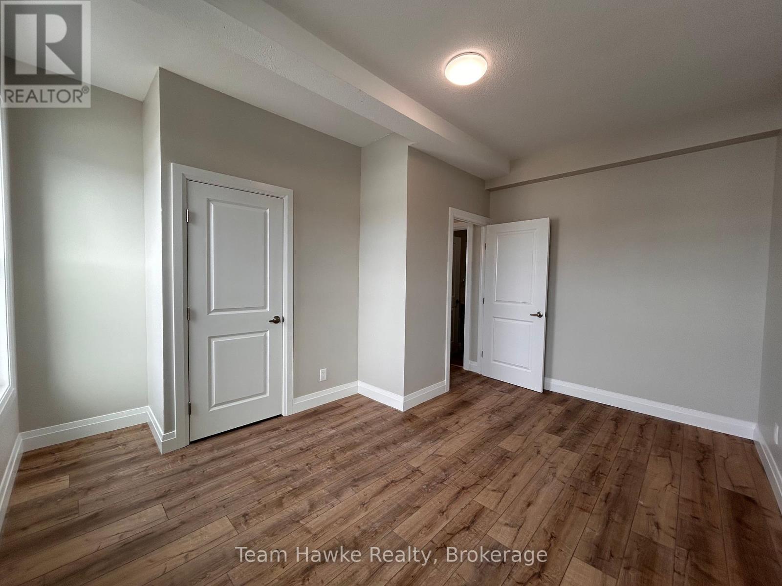 14 - 521 Bay Street Property Photo 11