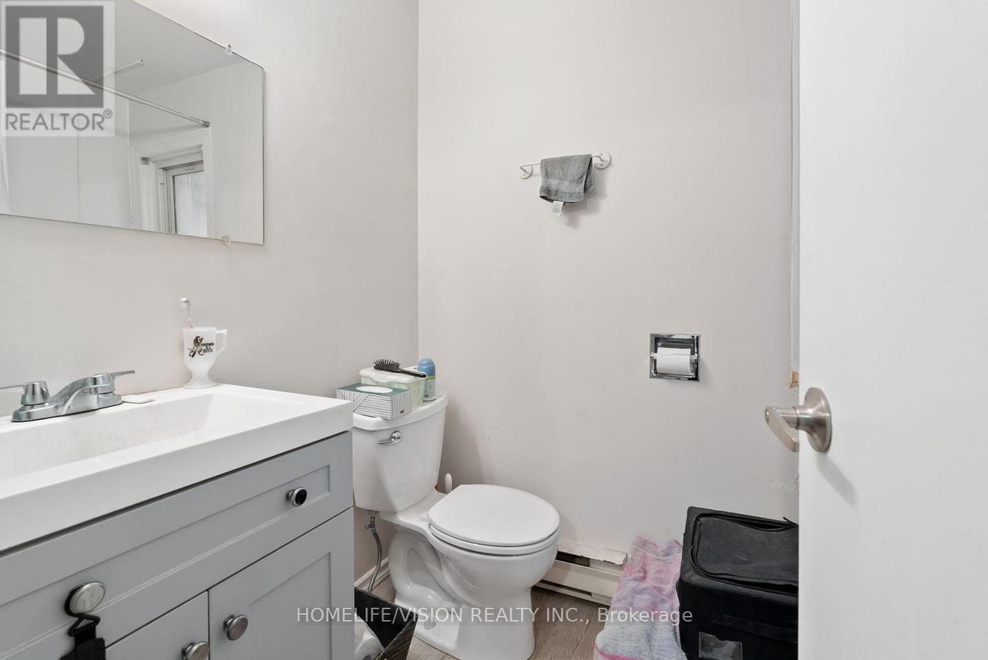 78 Front Street S Property Photo 35