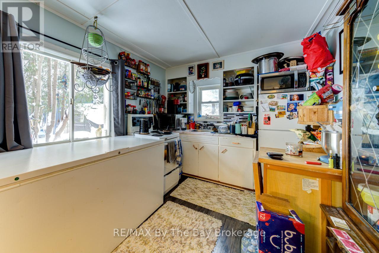 701, 705, 707 River Road E Property Photo 8
