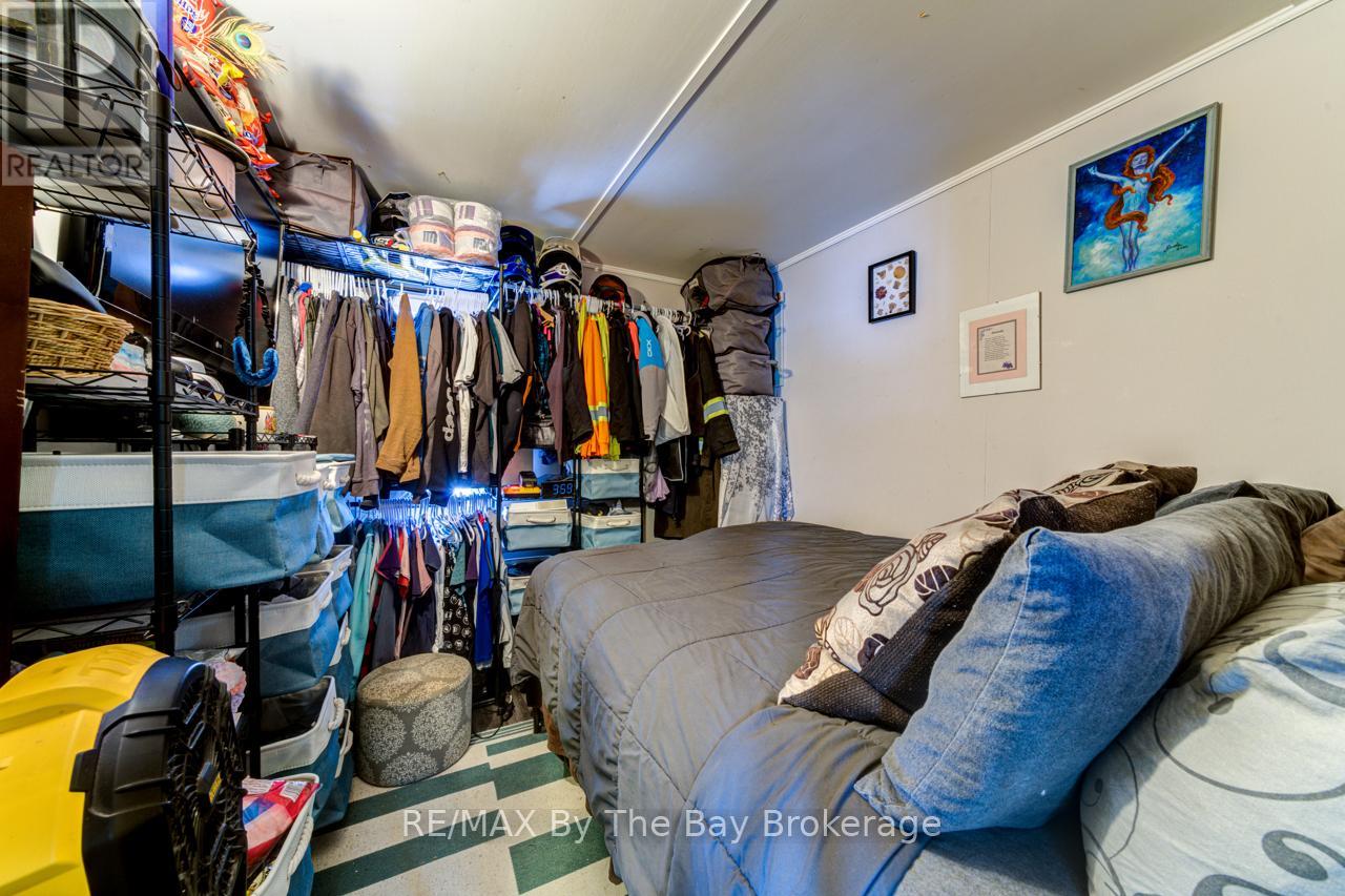 701, 705, 707 River Road E Property Photo 9