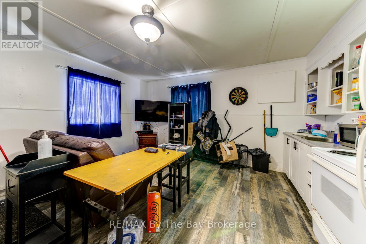 707 River Road E Property Photo 4