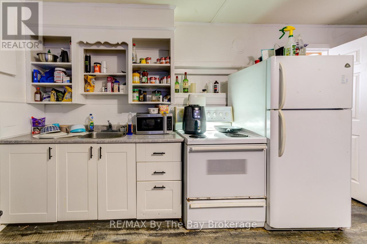 707 River Road E Property Photo 5