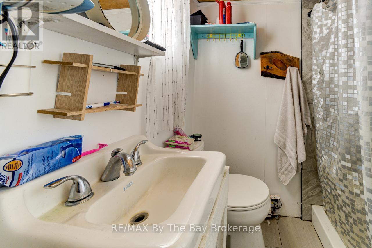 707 River Road E Property Photo 6