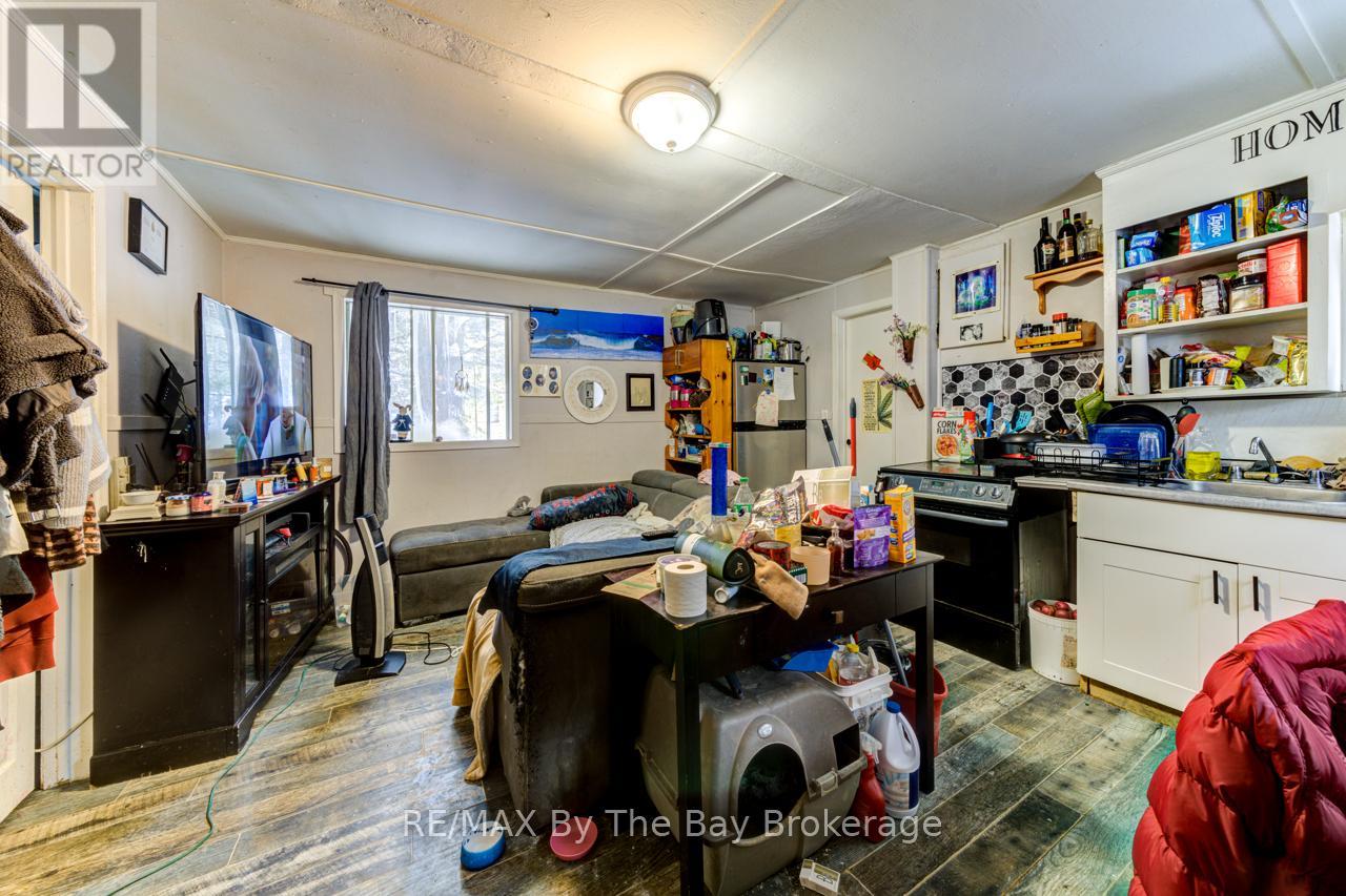 707 River Road E Property Photo 11