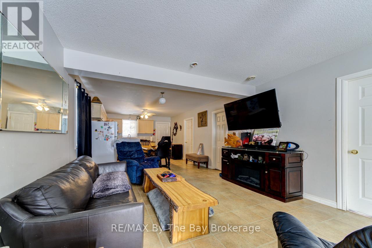 701 River Road E Property Photo 5