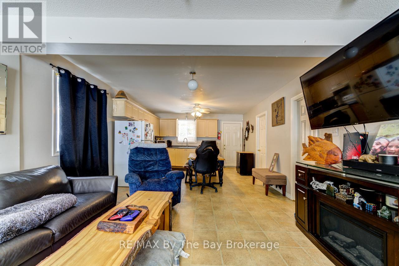 701 River Road E Property Photo 6