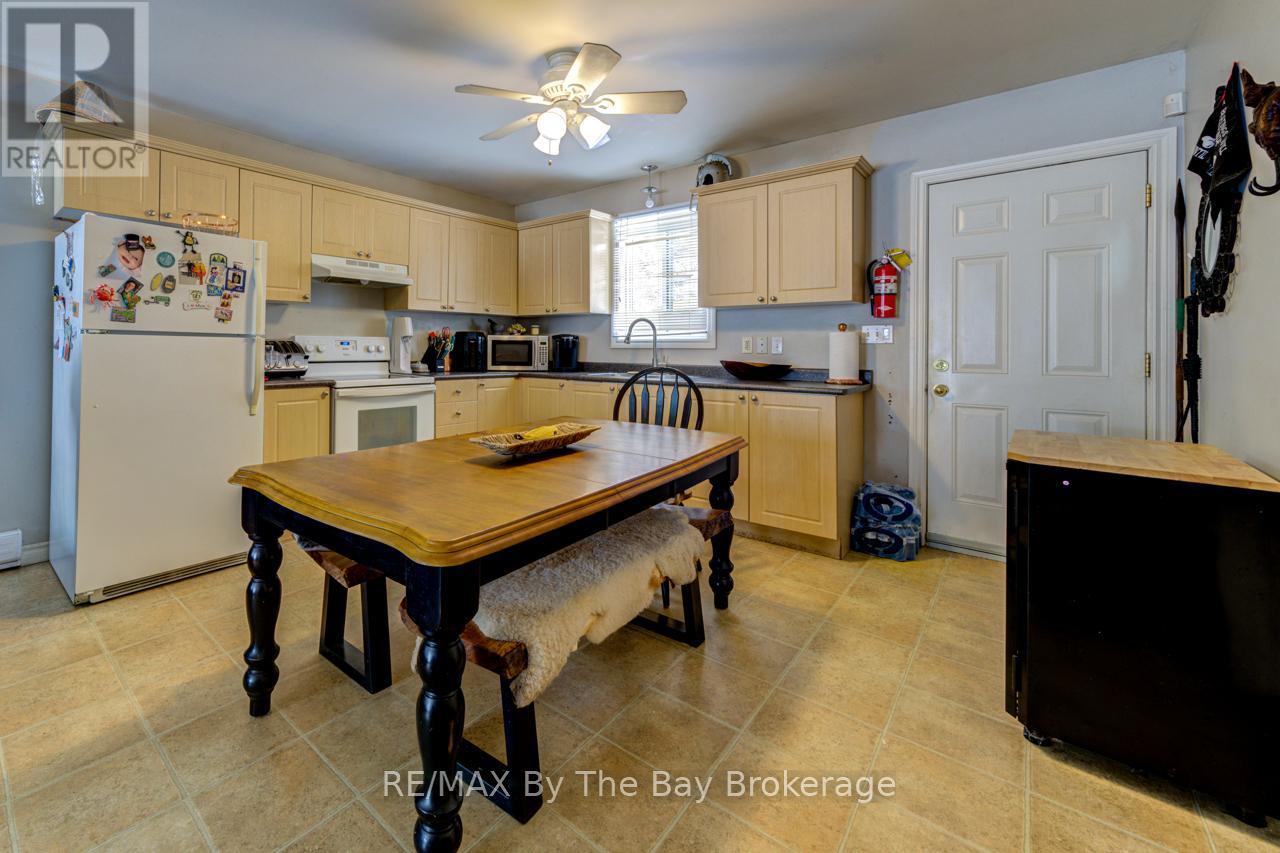701 River Road E Property Photo 11