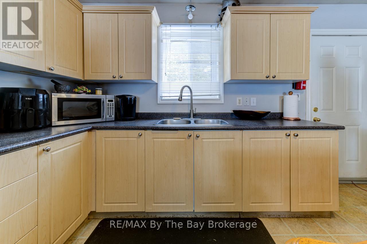 701 River Road E Property Photo 14