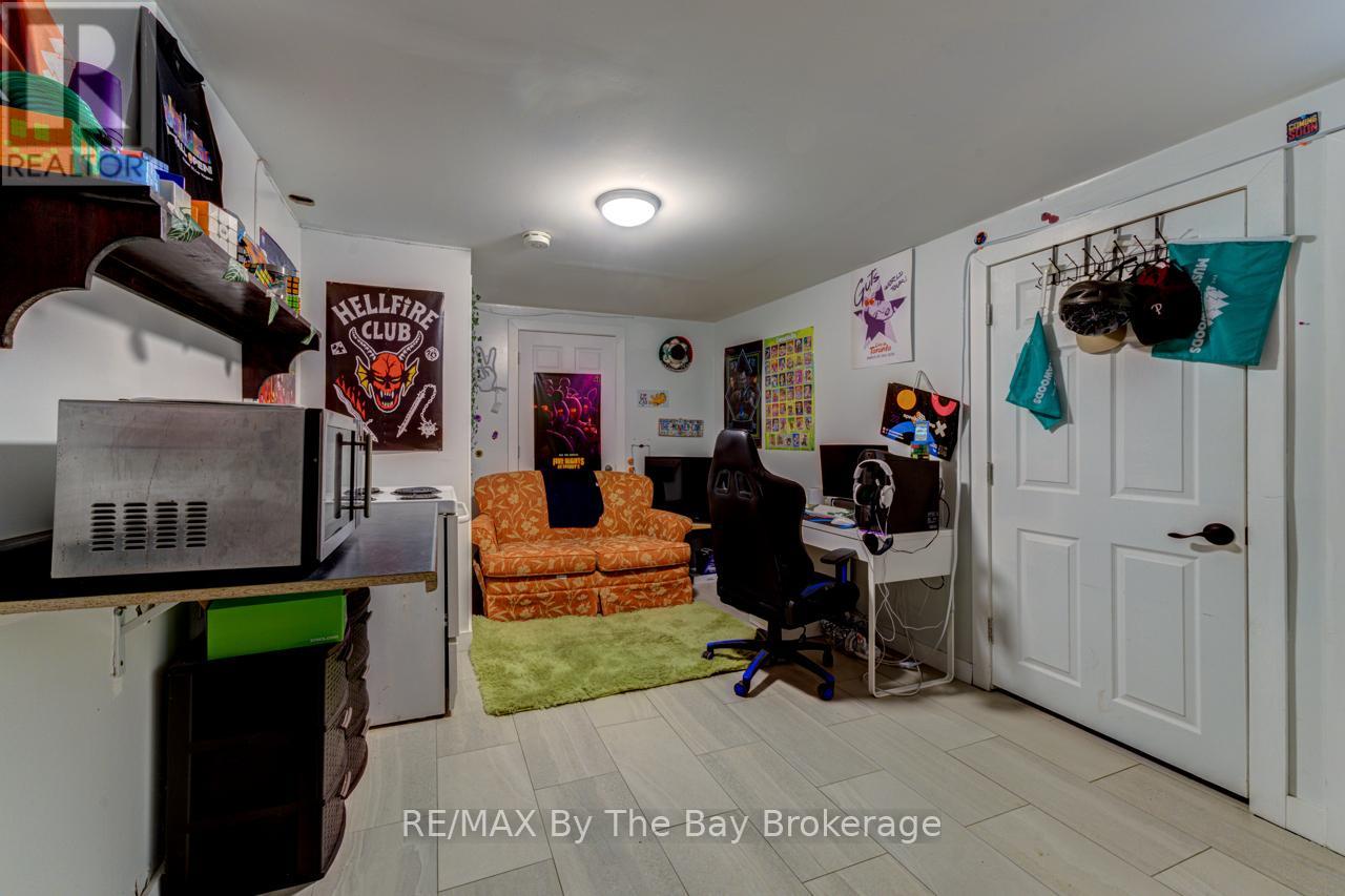 701 River Road E Property Photo 23