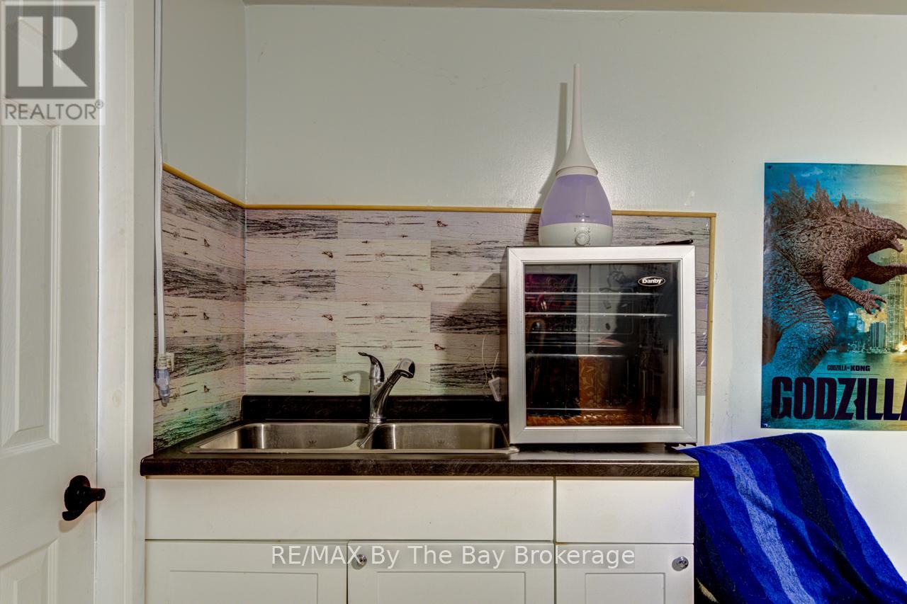 701 River Road E Property Photo 26