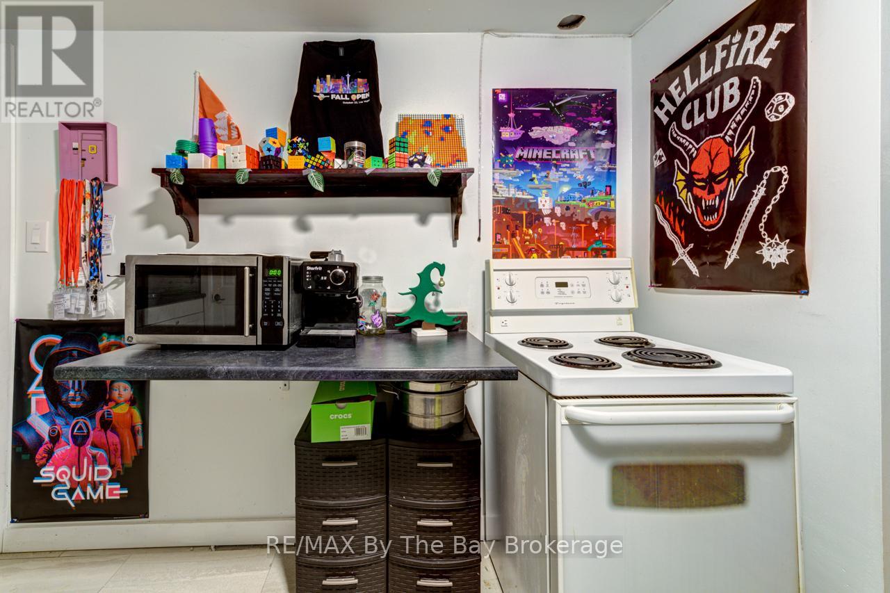 701 River Road E Property Photo 27