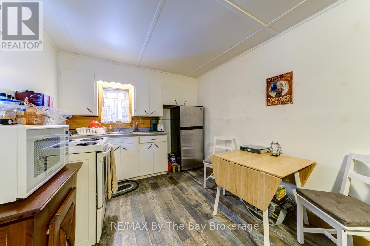 701 River Road E Property Photo 29