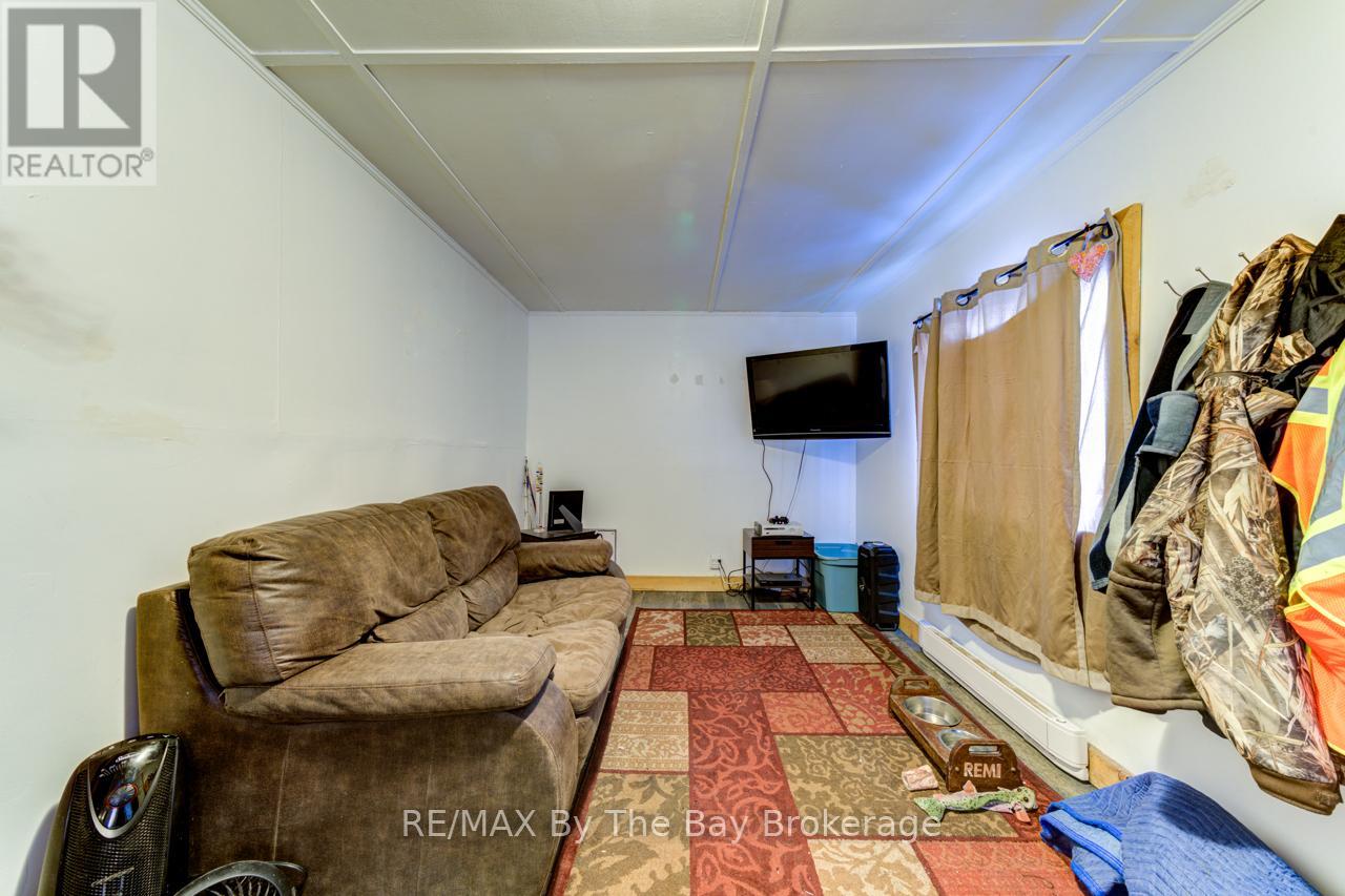701 River Road E Property Photo 31